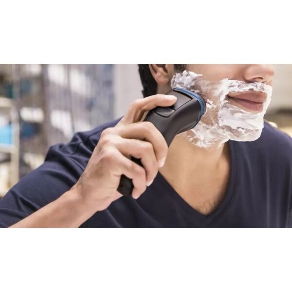 Philips Rechargeable Aqua Touch Shaver Wet or Dry S3232 - Image 2